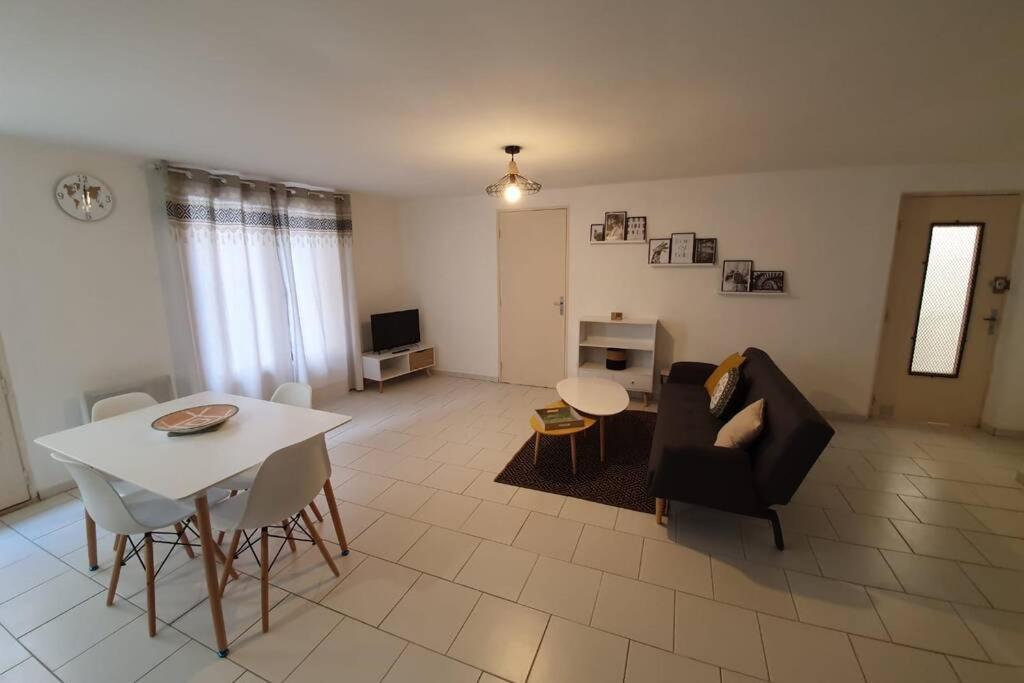 Historical Center Of Pezenas Apartment Екстериор снимка