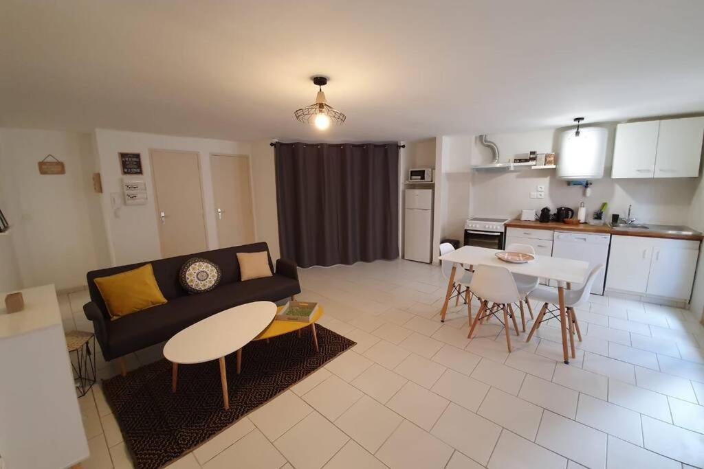 Historical Center Of Pezenas Apartment Екстериор снимка
